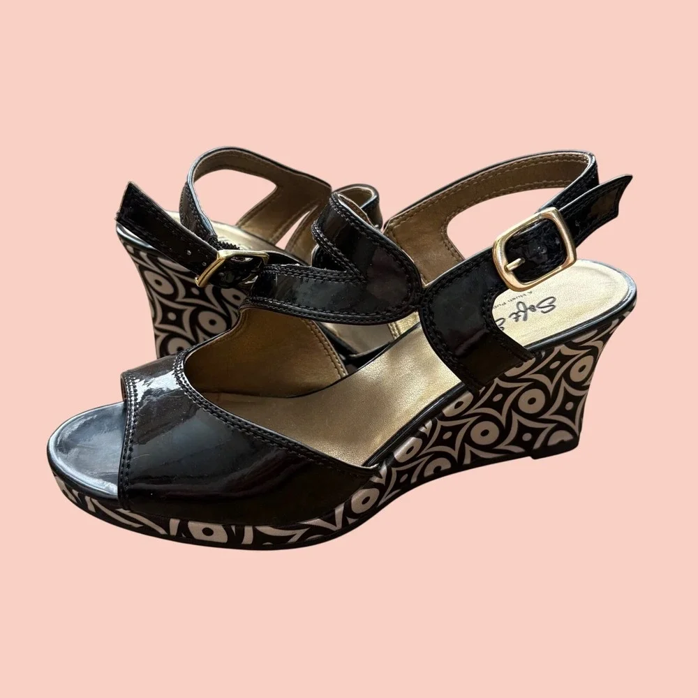 Vtg Y2K Glam Babydoll Womens Patent Leather Patterned Wedge Heel Strappy Shoe